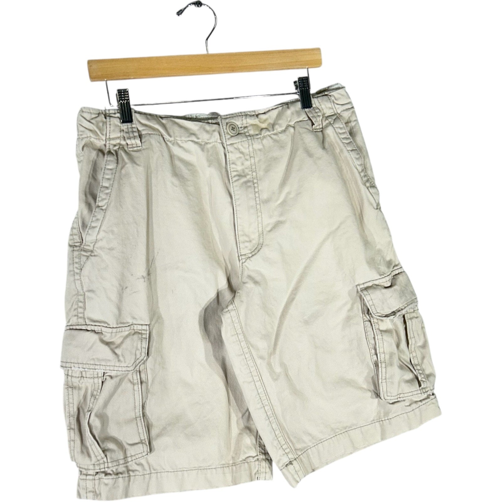 Collection of Aeropostale Cargo Shorts 34x31 in a gallery layout