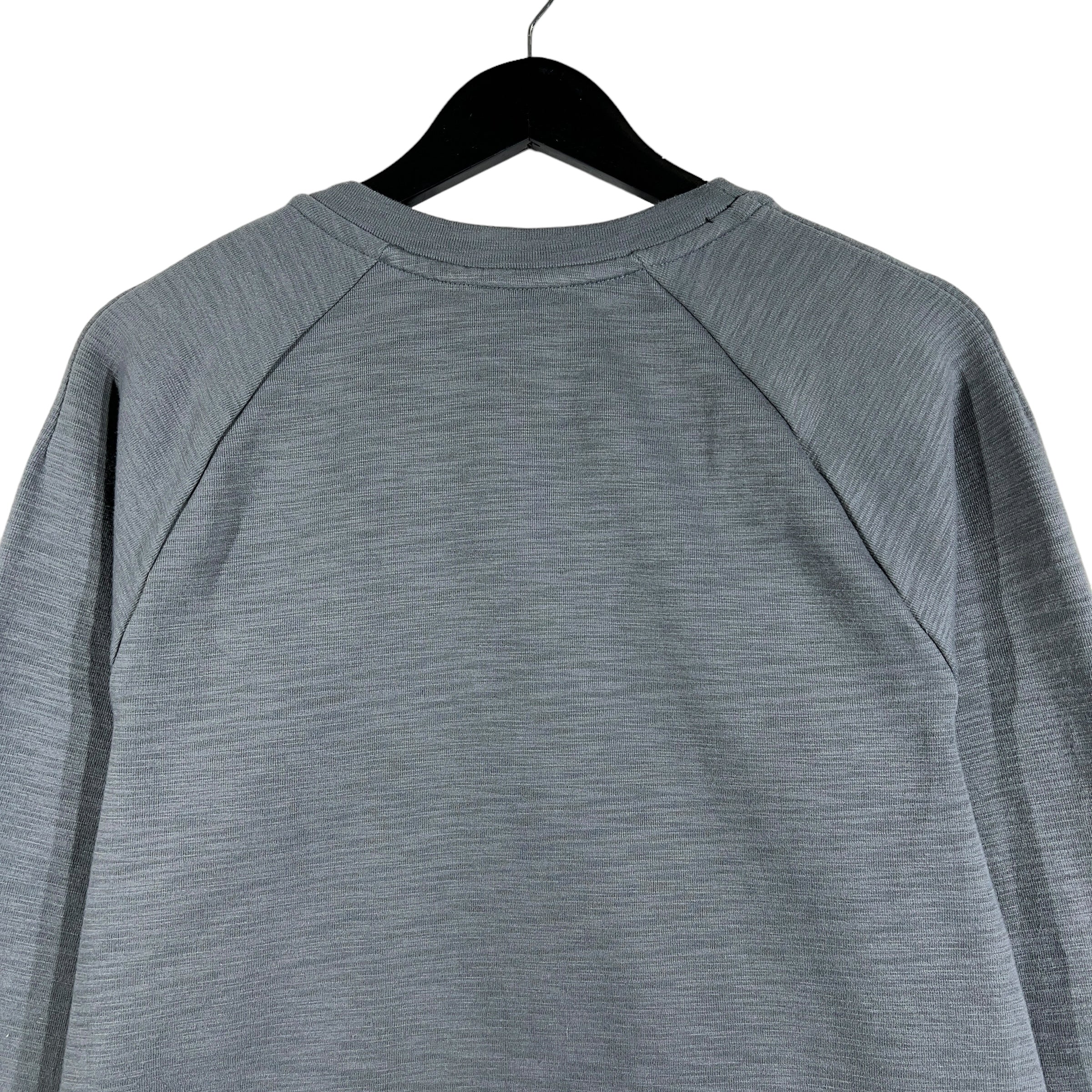 Collection of Nike Pocket Pullover in a gallery layout