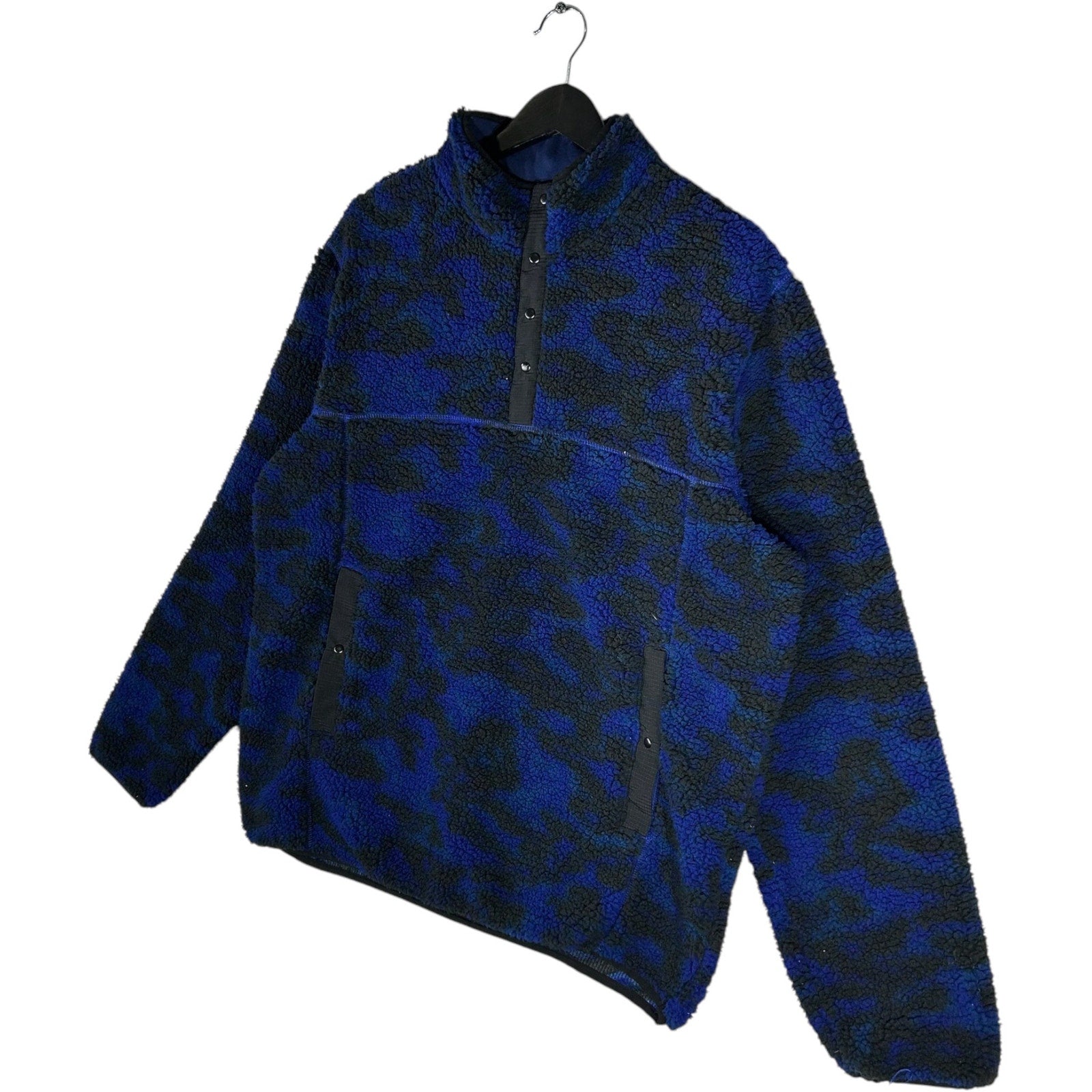 Collection of Vintage Robert Graham T Snap Camo Fleece in a gallery layout