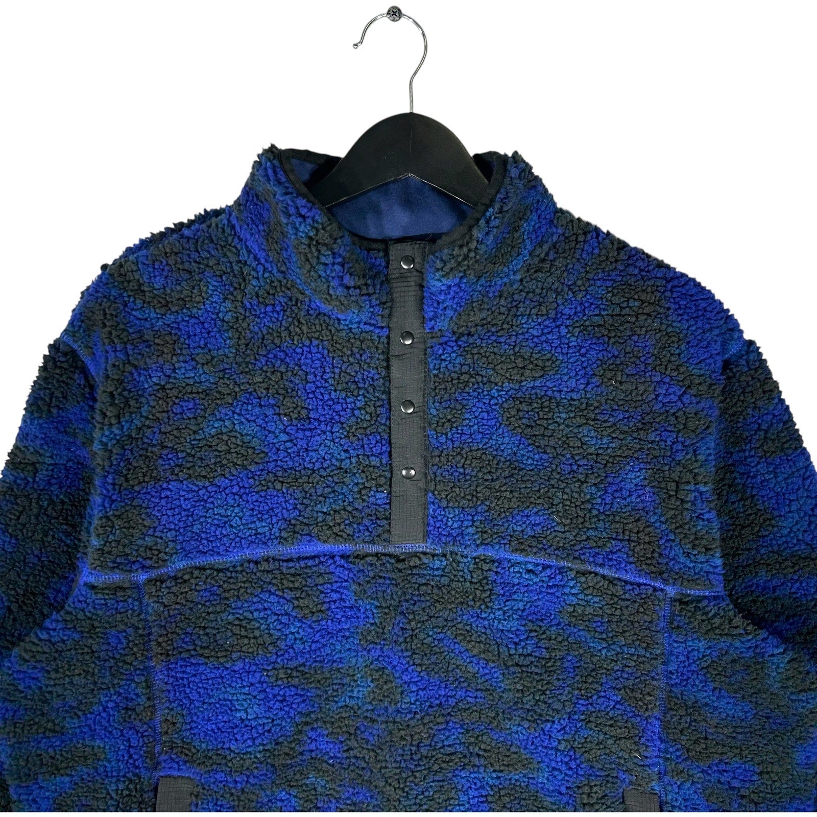 Collection of Vintage Robert Graham T Snap Camo Fleece in a gallery layout