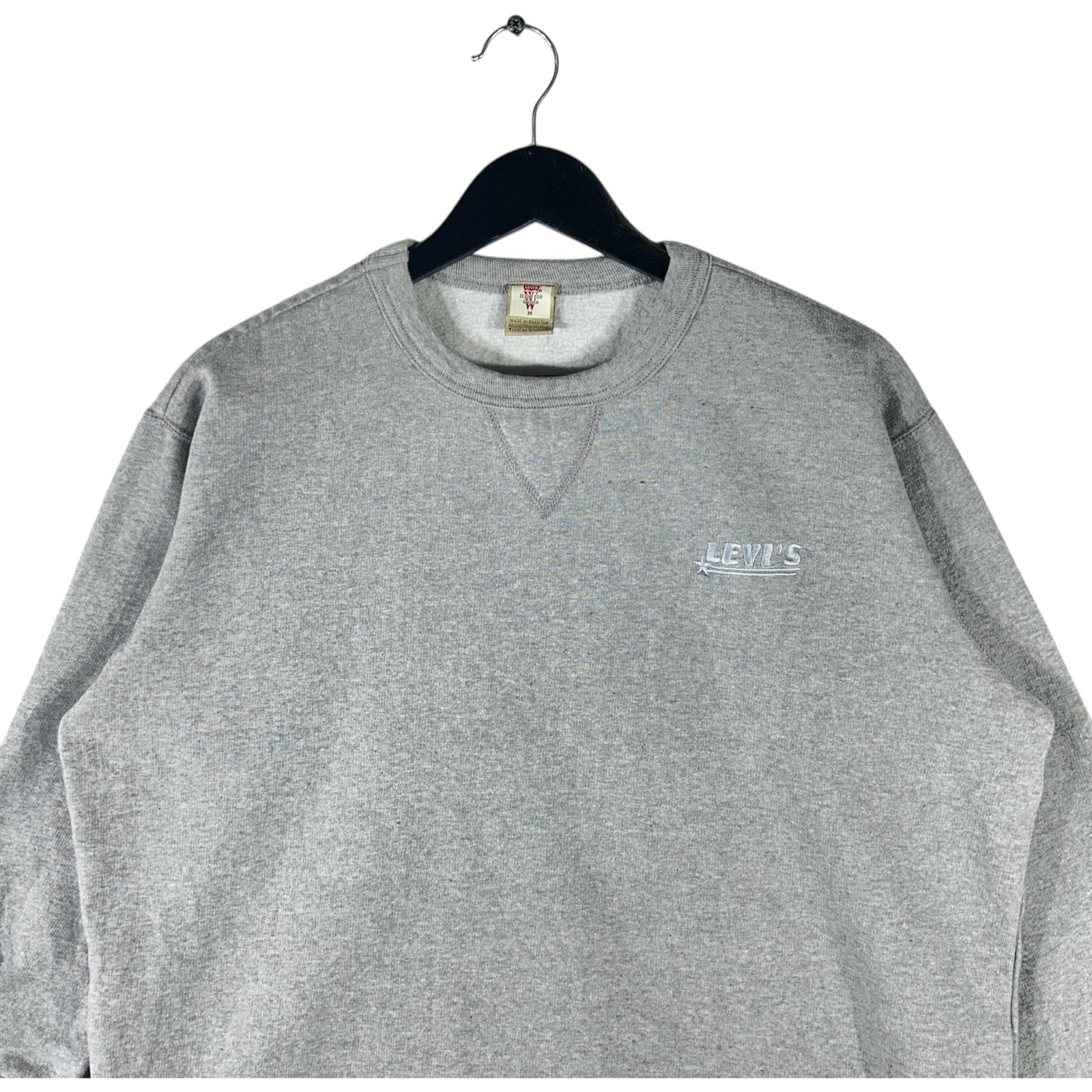 Collection of Women's Levi's Pullover Crewneck in a gallery layout