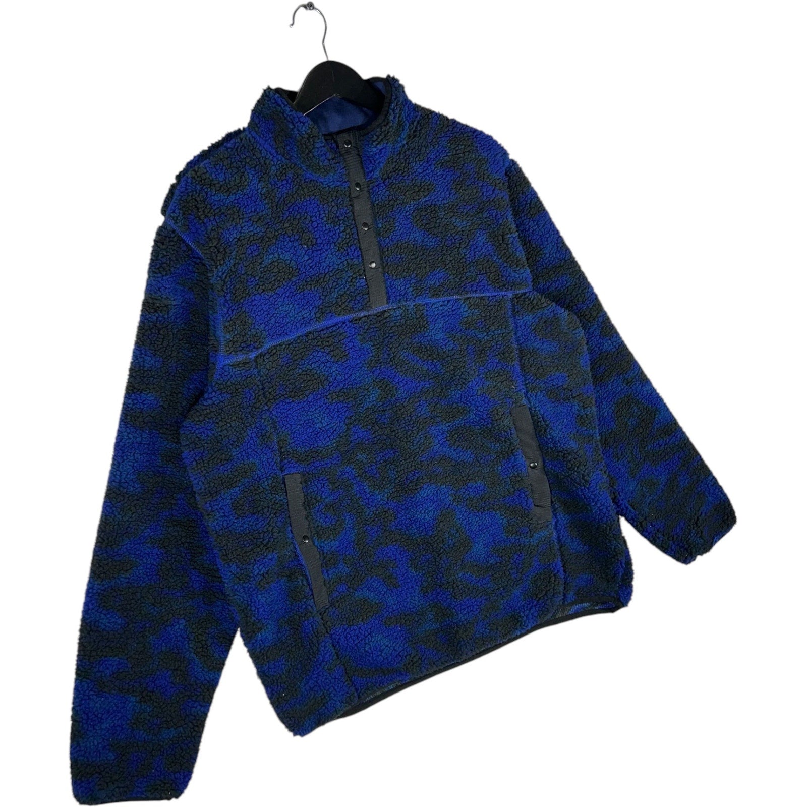 Collection of Vintage Robert Graham T Snap Camo Fleece in a gallery layout
