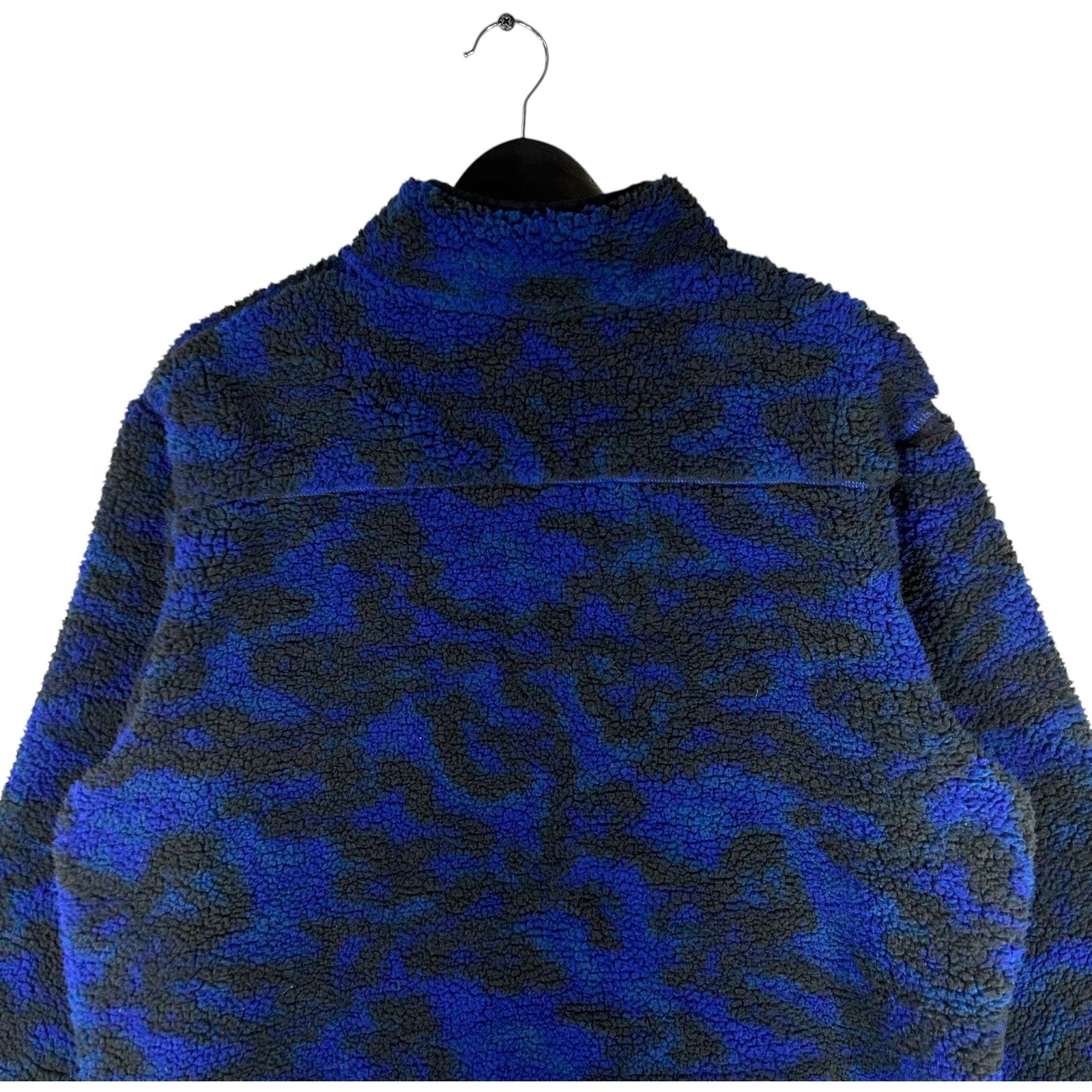 Collection of Vintage Robert Graham T Snap Camo Fleece in a gallery layout