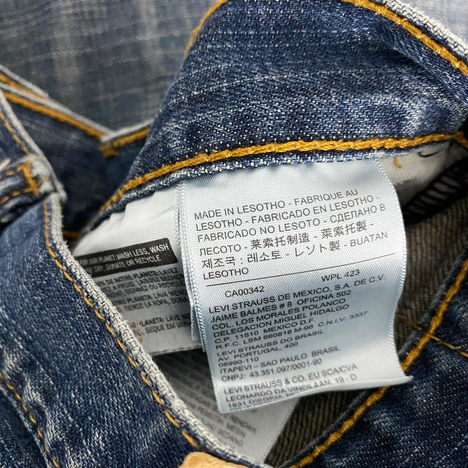 Collection of Levi's 550 Straight Leg Denim Jeans 32 x 30 in a gallery layout